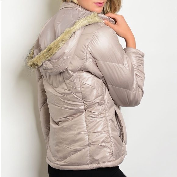 ⭐️HP⭐️1 SM LEFT⭐️Sand Color Hooded Puffer Jacket - Picture 2 of 3